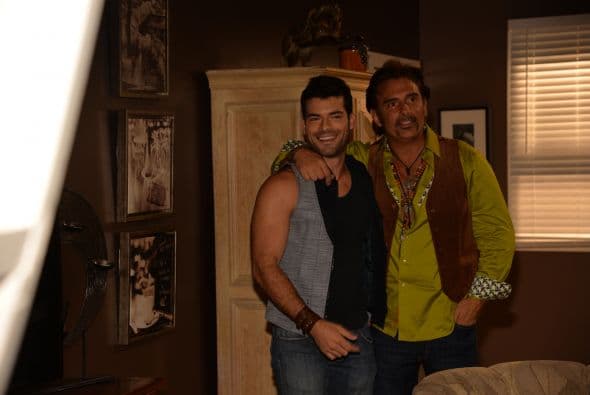 "Voltea Pa' Que Te Enamores" comenzó las grabaciones con el tradicional claquetazo. Esta nueva telenovela contará con las actuaciones de Pedro Moreno, María Elena Dávila, Cristina Bernal, Frances Ondiviela, Cecilia Gabriel, Harry Geithner, Fernando Carrera, Roberto Matheus, Victor Cámara, Lupita Ferrer, Eduardo Serrano, William Valdez, Nastasha Dominguez, Maite Embil, Adrian Di Monti, Mariet Rodriguez, Mijail Mulkay, Ariel López Padilla, Mauricio Mejías, y Alfredo Huereca.