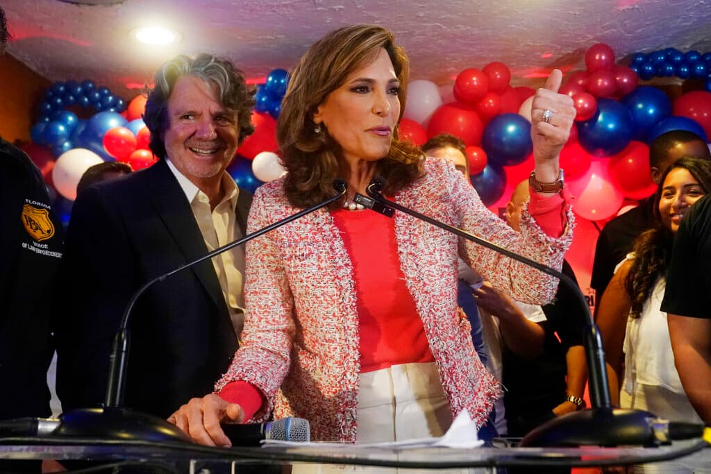 La 
<b>congresista republicana de Florida, María Elvira Salazar</b>, se pronunció en su cuenta de X sobre el atentado contra el candidato presidencial. “Estamos orando al Señor Todopoderoso por el presidente Trump. Oramos por su seguridad y bienestar en el Nombre de Jesús.¡Dios bendiga al Presidente Trump en esta hora!”.