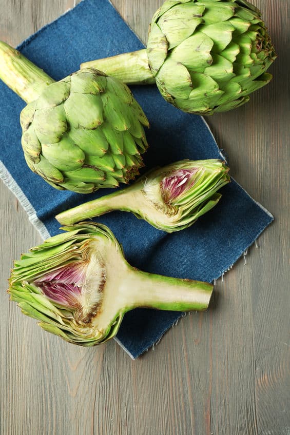 Debes tomarte esta agua de alcachofa antes de cada comida. El objetivo es saciarte antes de darte un festín.