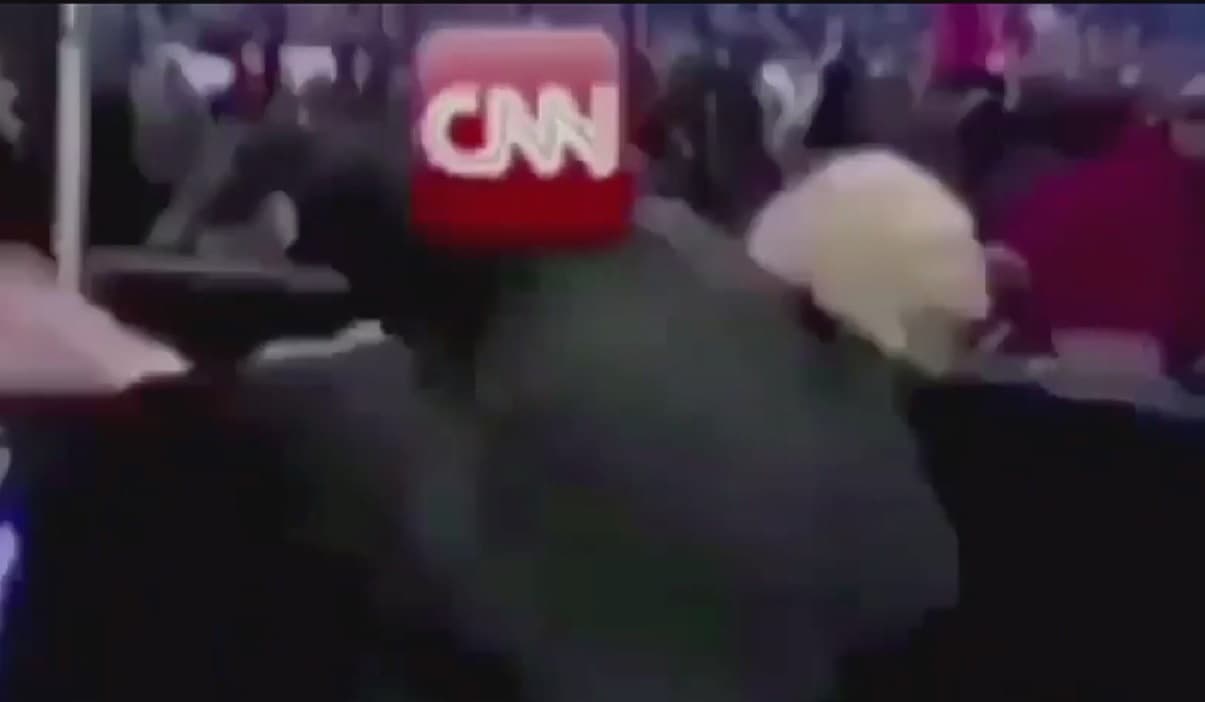 Usuarios de Twitter piden incapacitar a Trump tras su 'pelea' con CNN invocando la Enmienda 25 