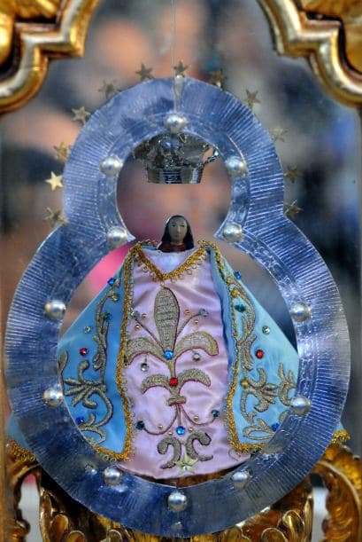 Los feligreses de todo el país llegaron a Tegucigalpa desde el lunes y pernoctaron en enormes tiendas de campañas instaladas por las autoridades en las afueras del santuario de Suyapa, al este de la capital.