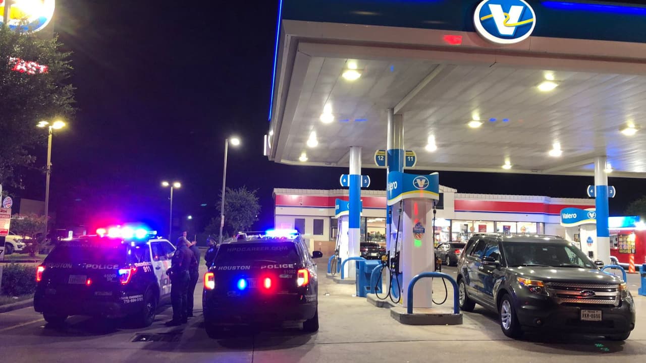 Conductor de Uber resulta herido al quedar atrapado en fuego cruzado durante un robo en Houston