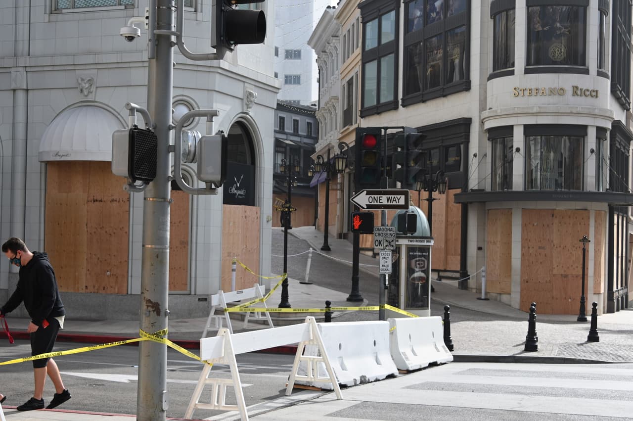 Policía de Los Ángeles declara alerta táctica por posibles disturbios en la noche de las elecciones