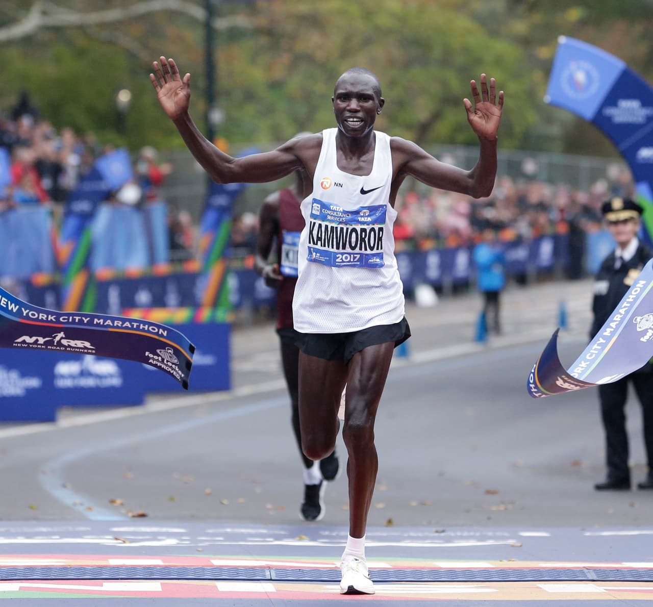 Kamworor, que el 22 de noviembre cumplirá 25 años, consiguió un tiempo de 2h10:53 en un final muy disputado.