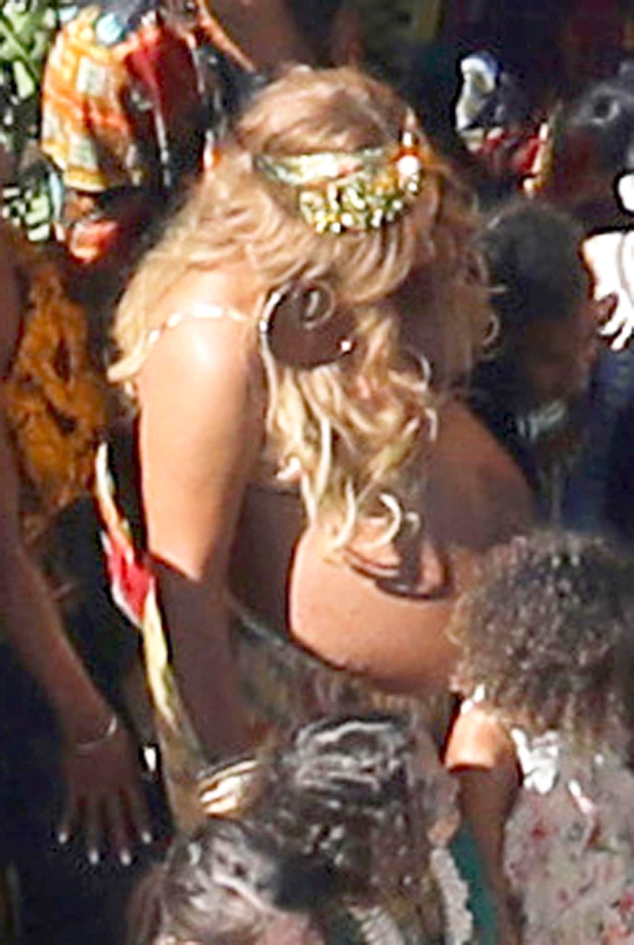 Desde que anunció su embarazo, la cantante no ha dejado de compartircon sus seguidores en redes sociales bellas imágenes de su pancita, donde se muestra orgullosa y radiante ante la llegada de sus mellizos.