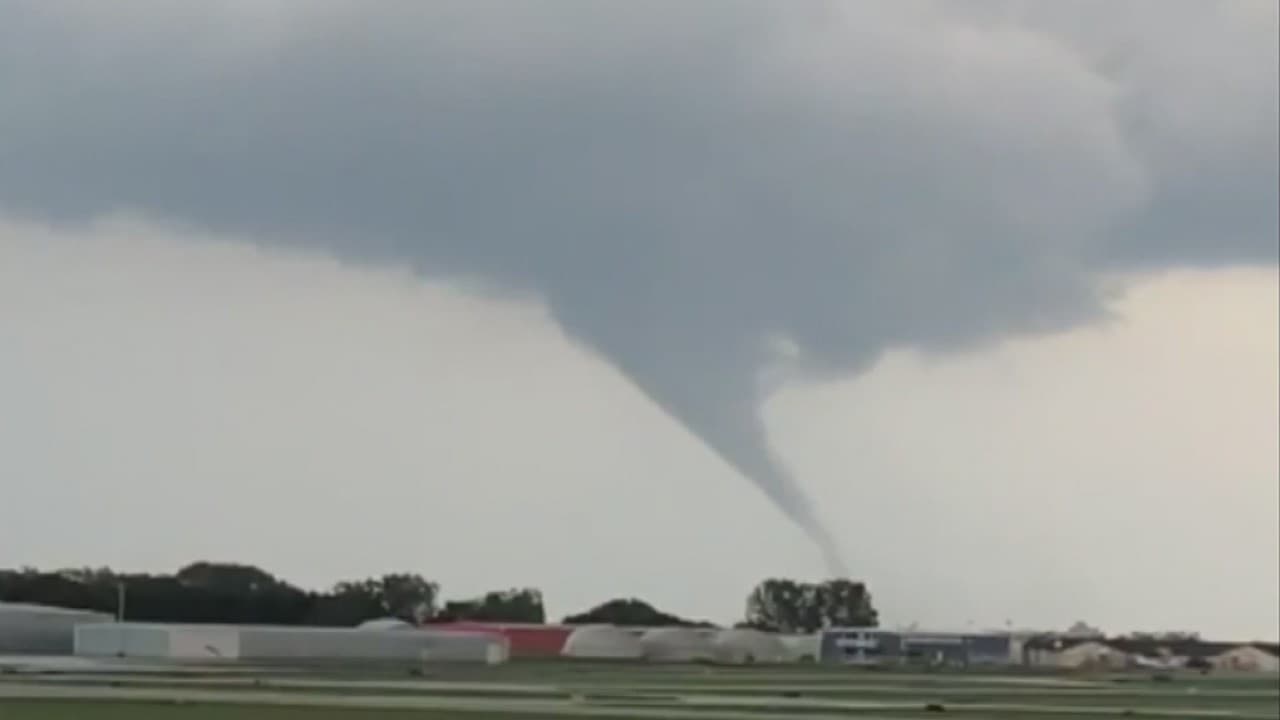 El Servicio Nacional de Meteorología confirmó que un tornado tocó tierra en Waukegan 