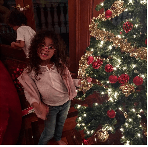 ¿Qué tal esta princesa? Ya posa igual que su mami.