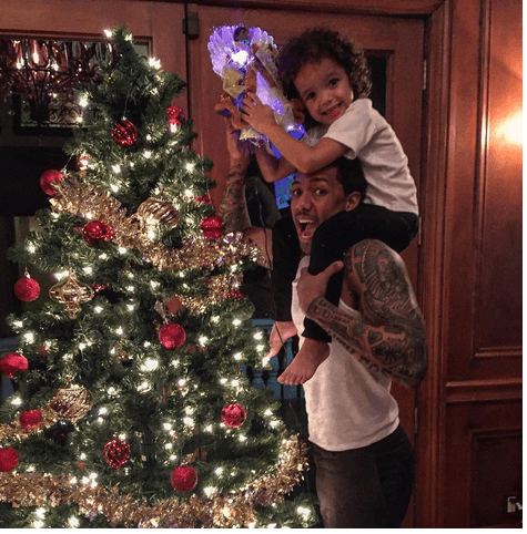 Hace de todo para que sus peques se la pasen increíble en esta temporada navideña,