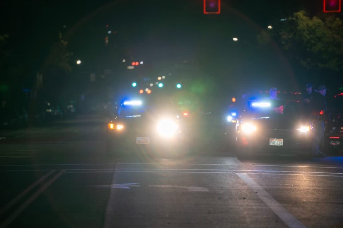 Los detectives de la Brigada de Homicidios del Departamento de Policía de Salt Lake City están pidiendo a los miembros de la comunidad que viven o trabajan dentro del área de 100 – 400 South a 500 – 700 East que revisen las cámaras de seguridad de hogares o negocios para identificar a los sospechosos.