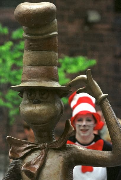 Sus ganancias provienen de los libros del nuevo Dr. Seuss collection The Bippolo Seed And Other Lost Stories, con la renovada Random House.