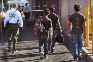 Como un beneficio parecido al de los venezolanos, la administración del presidente Biden, anunció recientemente que los cubanos, nicaragüenses y haitianos tendrán también el programa de parole humanitario.