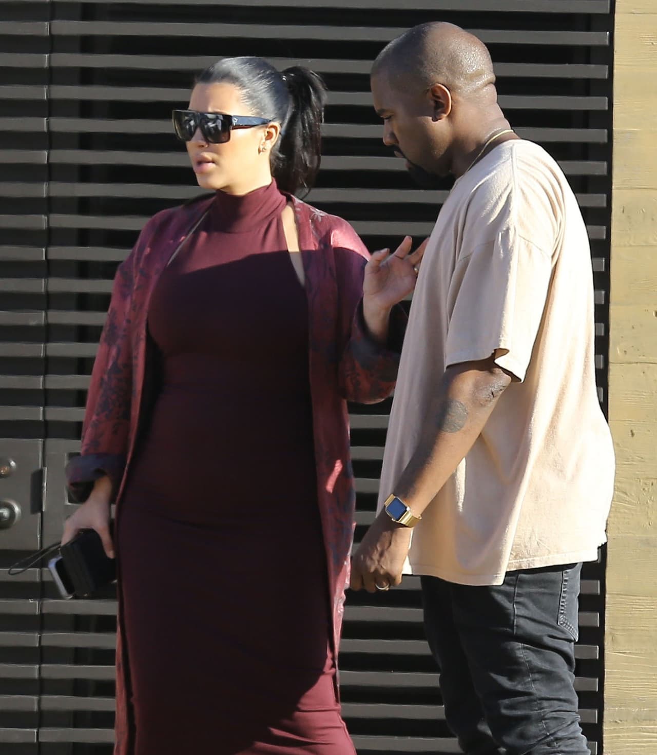 Según nuestras cuentas Kim está en el quinto mes de embarazo.