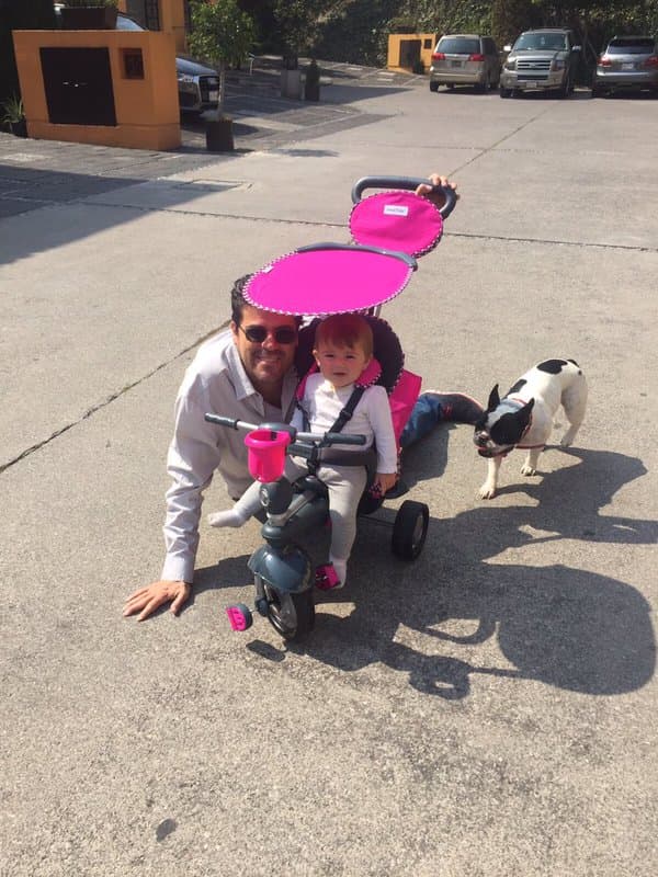 Pero el papel de su vida es el de papá de una hermosa bebé.