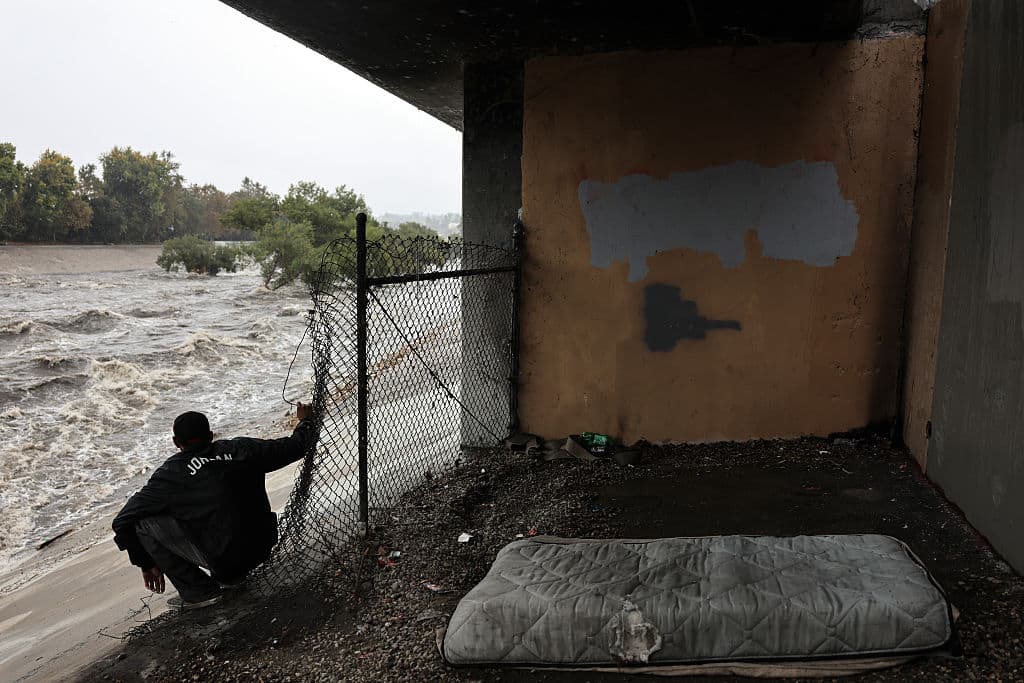 El condado de Orange cerró el refugio para animales grandes del Recinto Ferial y levantó todos los cierres de carreteras relacionados con las evacuaciones.