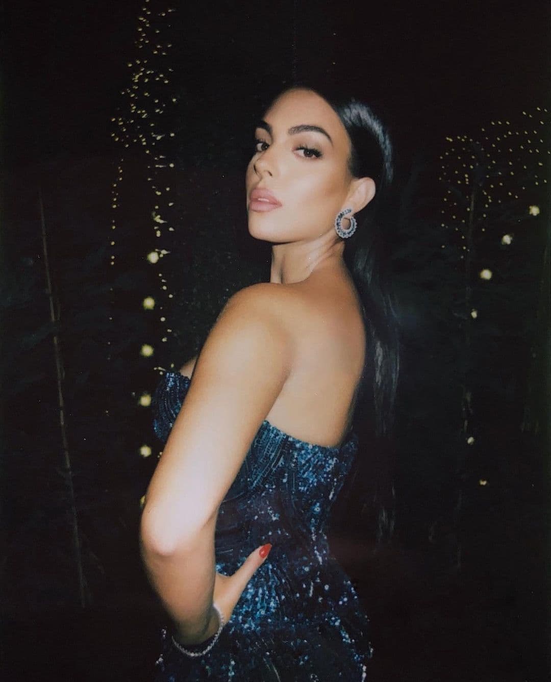 También podremos adentrarnos en su trabajo y en todos los eventos a los que acude.