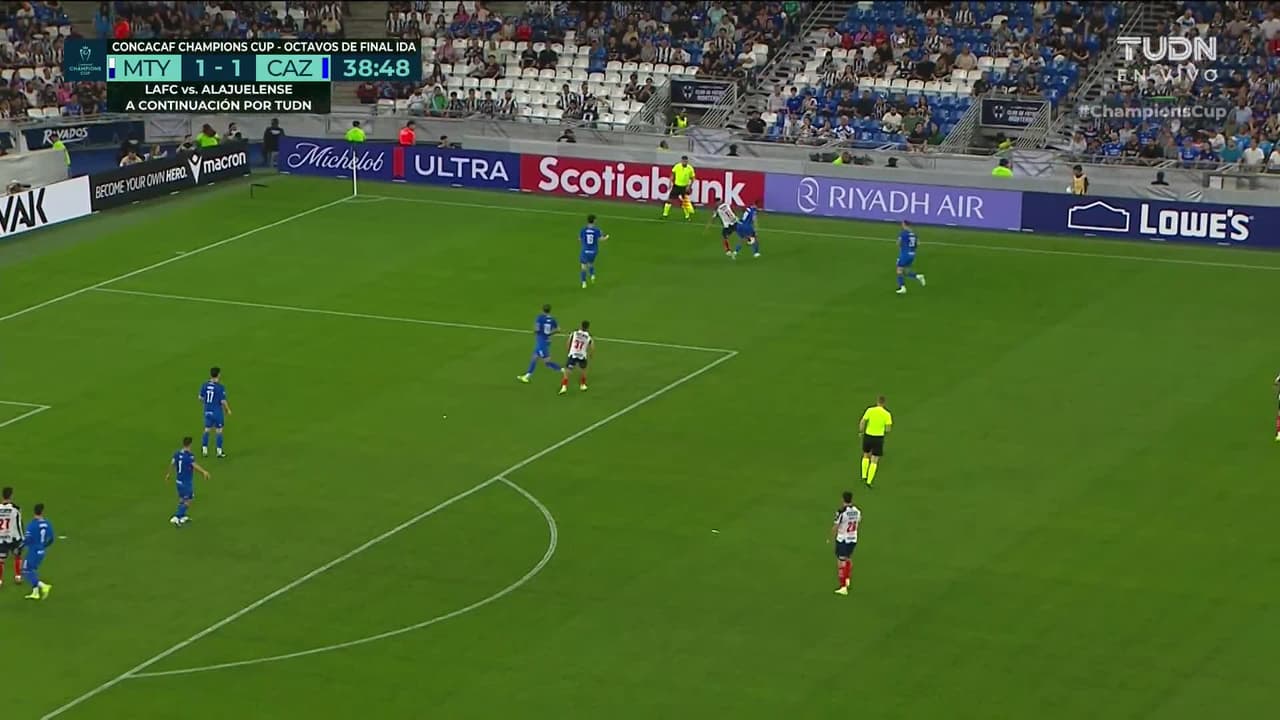 ¡GOL!  anota para Monterrey. Roberto de la Rosa