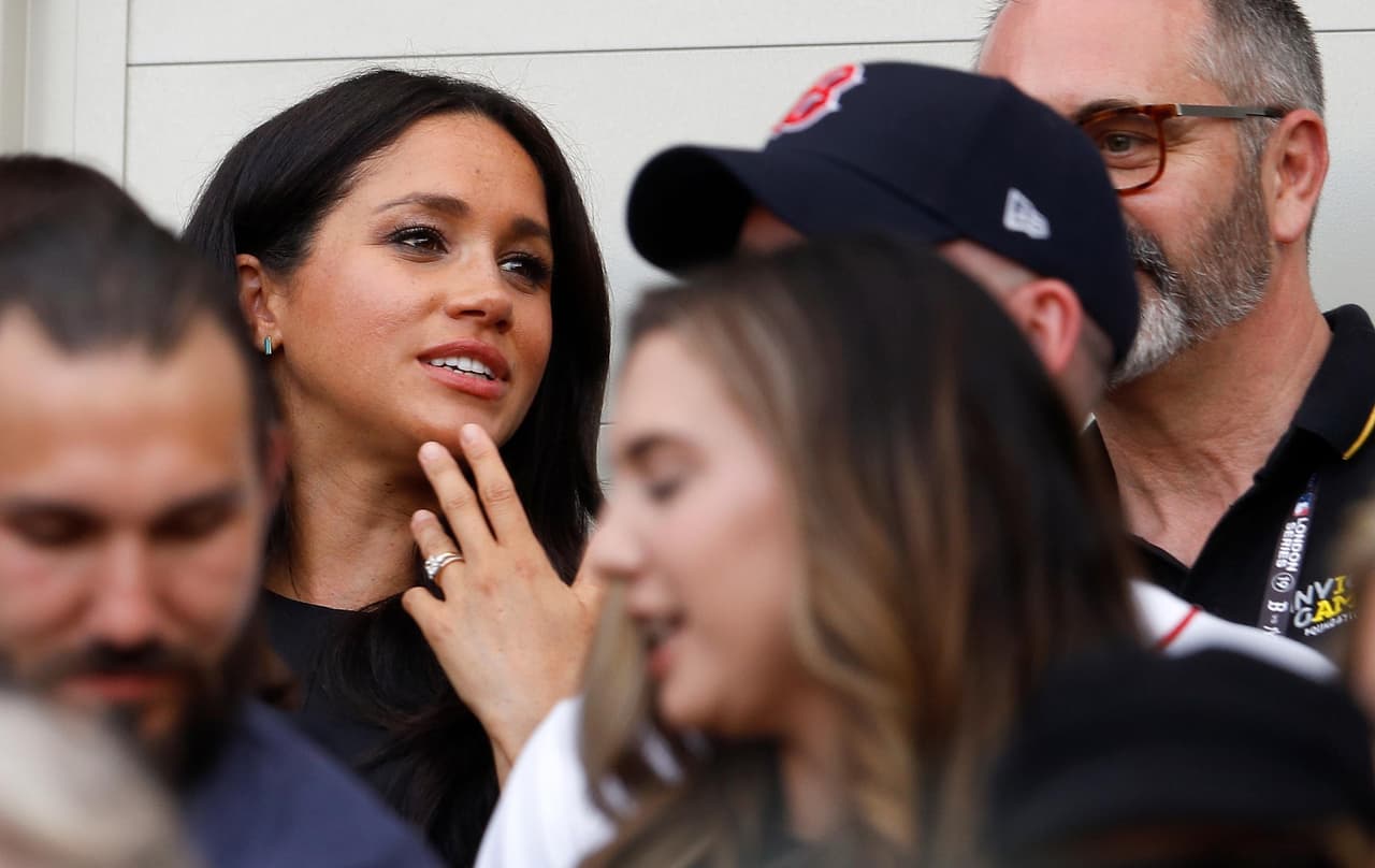 El primero de dos partidos entre los Yankees de Nueva York y los Red Sox de Boston se llevó a cabo en el 
<b><a href="https://www.queenelizabetholympicpark.co.uk/" target="_blank">Queen Elizabeth Olympic Park</a></b>. Allí, los duques de Sussex recibieron una serie de obsequios para el pequeño Archie.