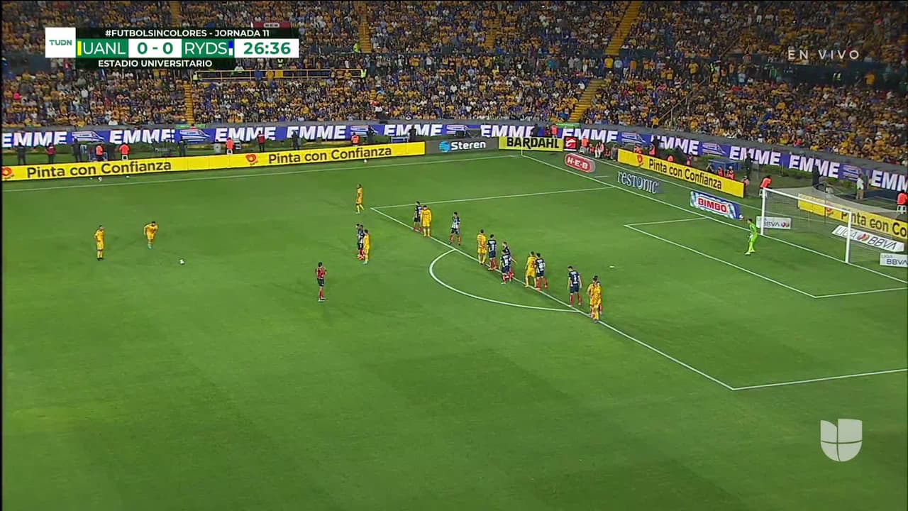 ¡TIRO ATAJADO! disparo por André-Pierre Gignac.