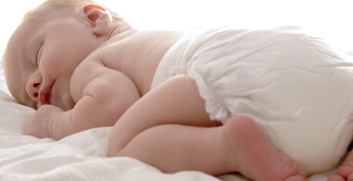 Cómo lidiar con la ansiedad de saber si tu bebé está bien mientras duerme