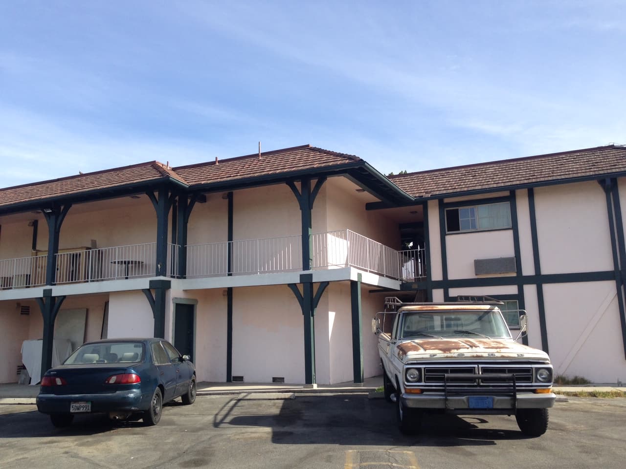 Nadie en el motel parece saber nada. Los acusados tenían alquiladas dos habitaciones, en una de ellas vivían sus hijos.