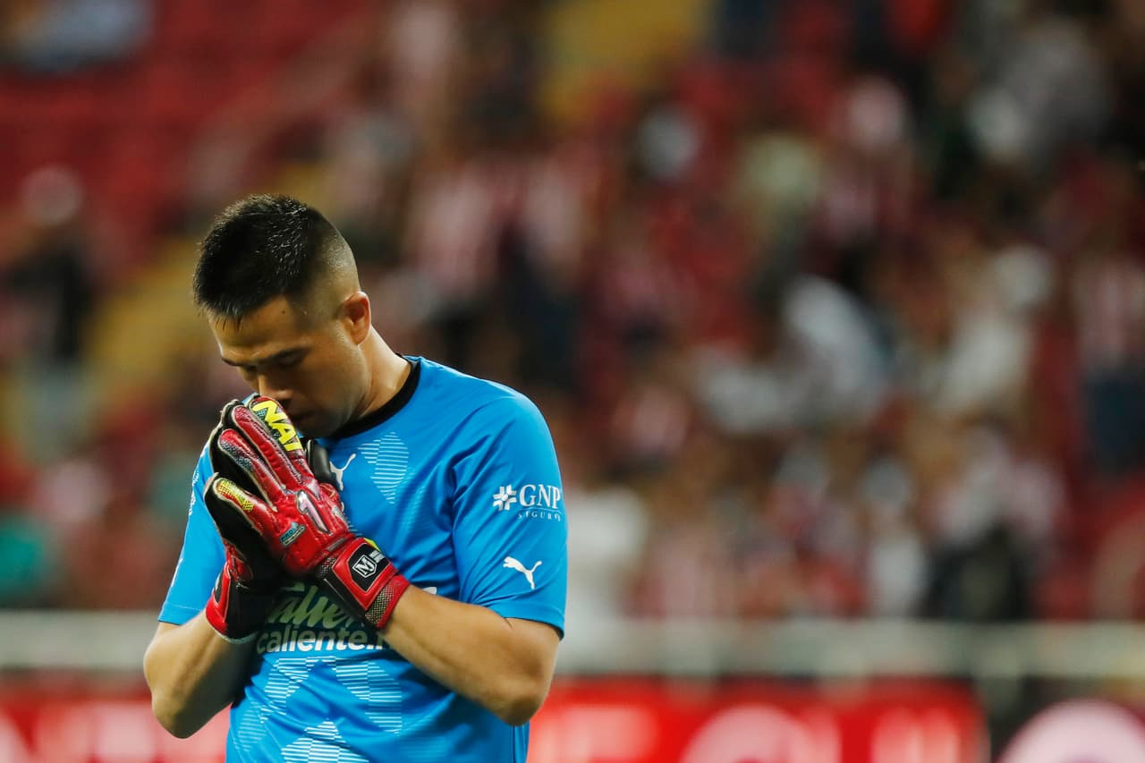 Chivas sigue sin ganar en el Apertura 2022 y ahora fue víctima de un arbitraje muy polémico y con el VAR que de poco ayudó a un partido que terminó con 10 hombres y ante un León que tampoco supo competir en los últimos minutos.