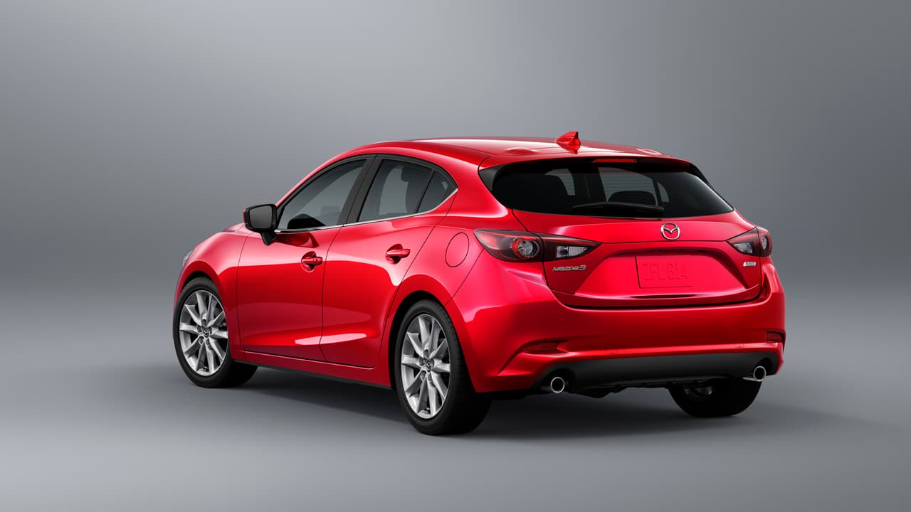 El GVC en el Mazda3 2017 es una tecnología que permite el control integral del chasis, carrocería, motor y transmisión para proveer una experiencia de manejo más agradable y dinámica. GVC modula la cantidad de torque que llega a cada rueda para balancear la carga en cada eje consiguiendo un manejo más preciso y un paseo más suave.