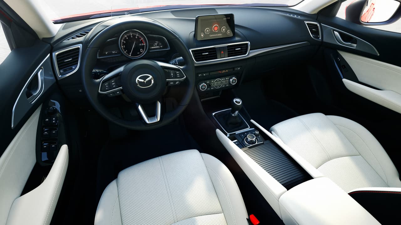 Los niveles de equipamiento más altos pueden hacer del Mazda3 un vehículo realmente elegante y lujoso sin perder su aspecto moderno y tecnológico.