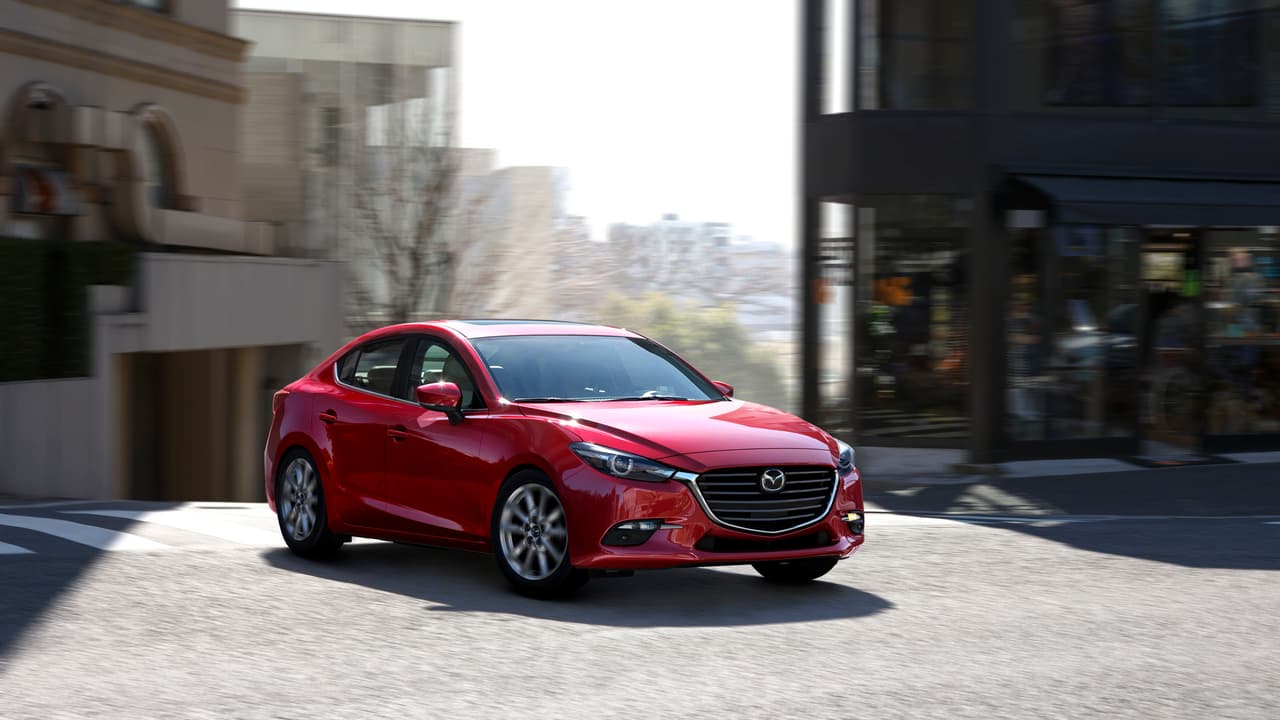 El diseño del Mazda3 2017 fue llevado a cabo en base a la filosofía Jinba-Ittai, que considera al hombre y a su transporte como una unidad, lo cual no sólo se refleja en la ergonomía de su diseño sino también en la tecnología GVC que unitariza el funcionamiento de los varios componentes del vehículo.