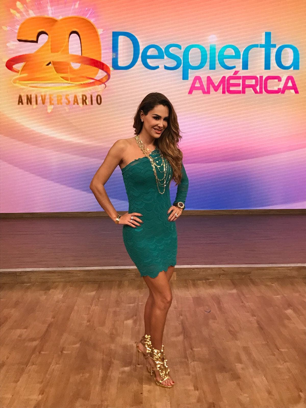 Y después de esta buena charla, Ninel se quedó para continuar la diversión con nuestros conductores.