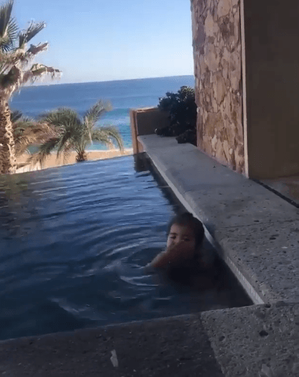 La mayor parte del tiempo Giulietta estuvo en la alberca.