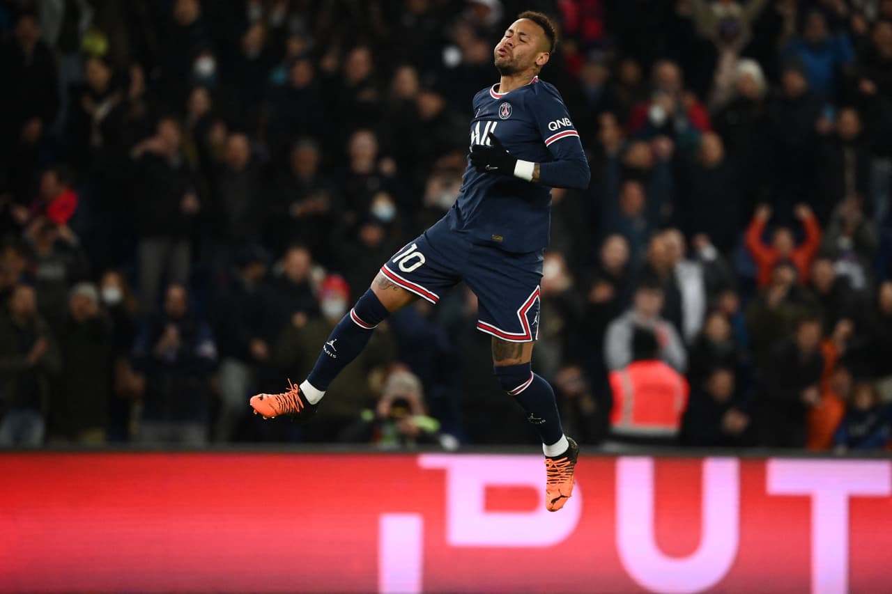 El PSG goleó al Lorient gracias a los dobletes de Neymar y Mbappé, así como otro tanto de Messi.