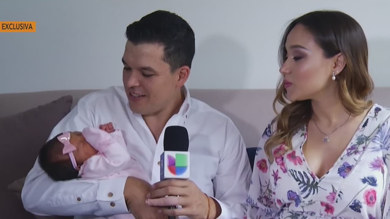 ‘El Penco’ está casado con Elizabeth Murrieta y le abrió sus puertas a Univision para presentarle a sus fanáticos por primera vez a su hija.