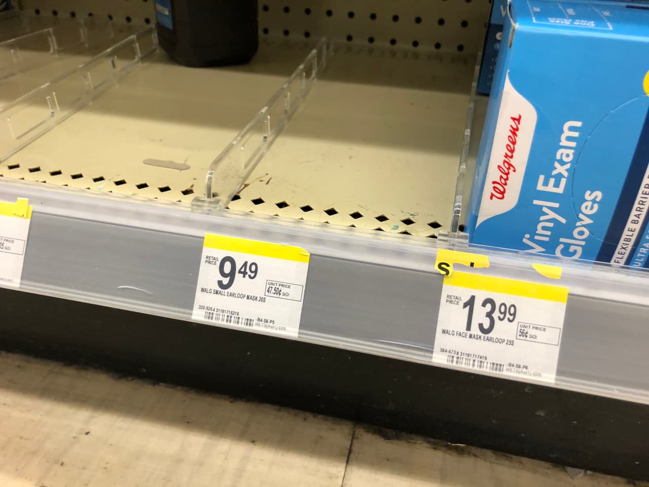 Además, las mascarillas de papel no cubren todo el rostro y al no encontrar nuevas, las personas las lavan, lo cual no se debe hacer.