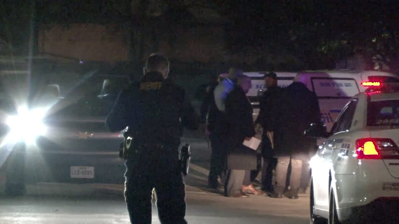 La mujer disparó contra el hombre en múltiples ocasiones. Al llegar las autoridades encontraron al hombre junto a la escalera del sótano, herido.