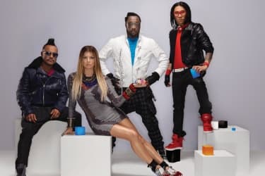 Fergie y los Black eyed peas ponían a todos a bailar con el tema 'Don't phunk with my heart'.