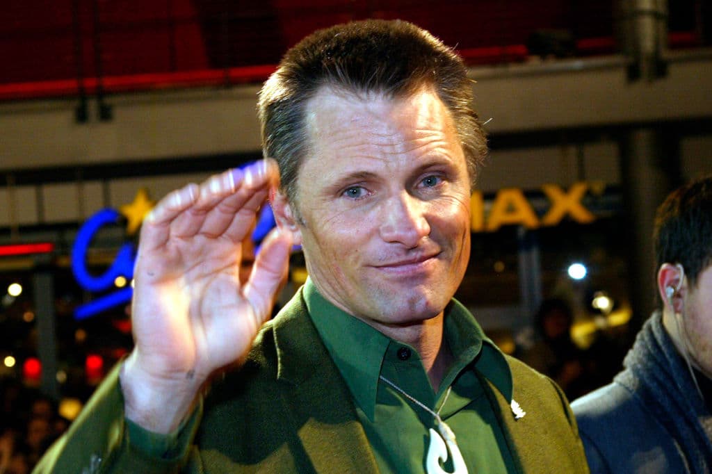 <b>Viggo Mortensen </b>
<br>La saga de 'El Señor de los Anillos' fue el mejor momento en la carrera de Viggo Mortensen, pero eso no evitó que estuviera en grave peligro cuando tuvo que cabalgar en un área llena de explosivos 
<br>