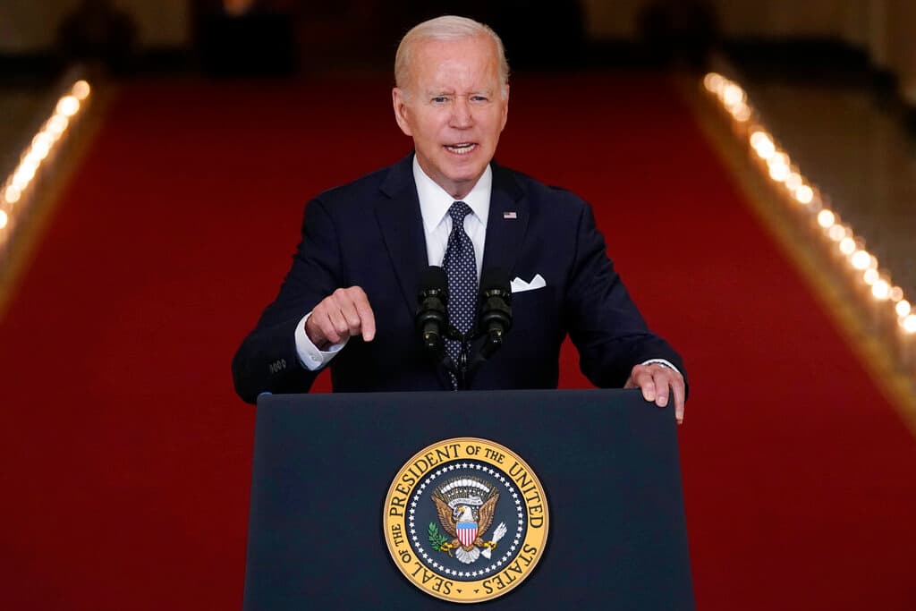 "¿Cuánta 'carnicería' más vamos a aceptar?": Biden exige al Congreso prohibir rifles de asalto tras ola de tiroteos