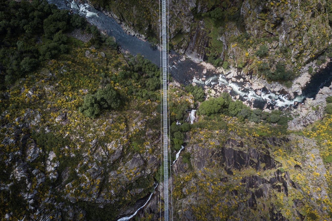 Para todos aquellos que quieran visitar este puente y disfrutar del entorno de naturaleza que lo acompaña, el boleto para poder acceder costará 12 euros que incluye un recorrido de poco más de 8 kilómetros por el río. 
<br>
<br>