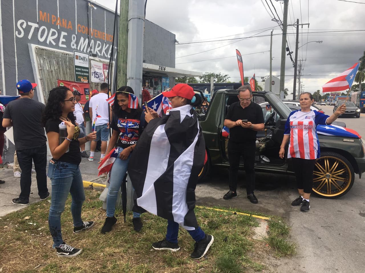 Los puertorriqueños están indignados por la participación del gobernador en un chat con miembros de su gobierno, en el que insulta y ridiculiza a artistas, mujeres, comunidad LGBT y políticos.
<br>