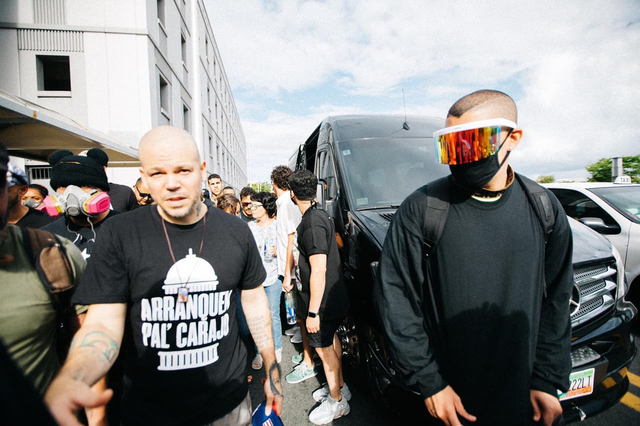 Los representantes del género urbano caminaban con sus compatriotas unos tramos y luego subían a las plataformas para encender los ánimos.