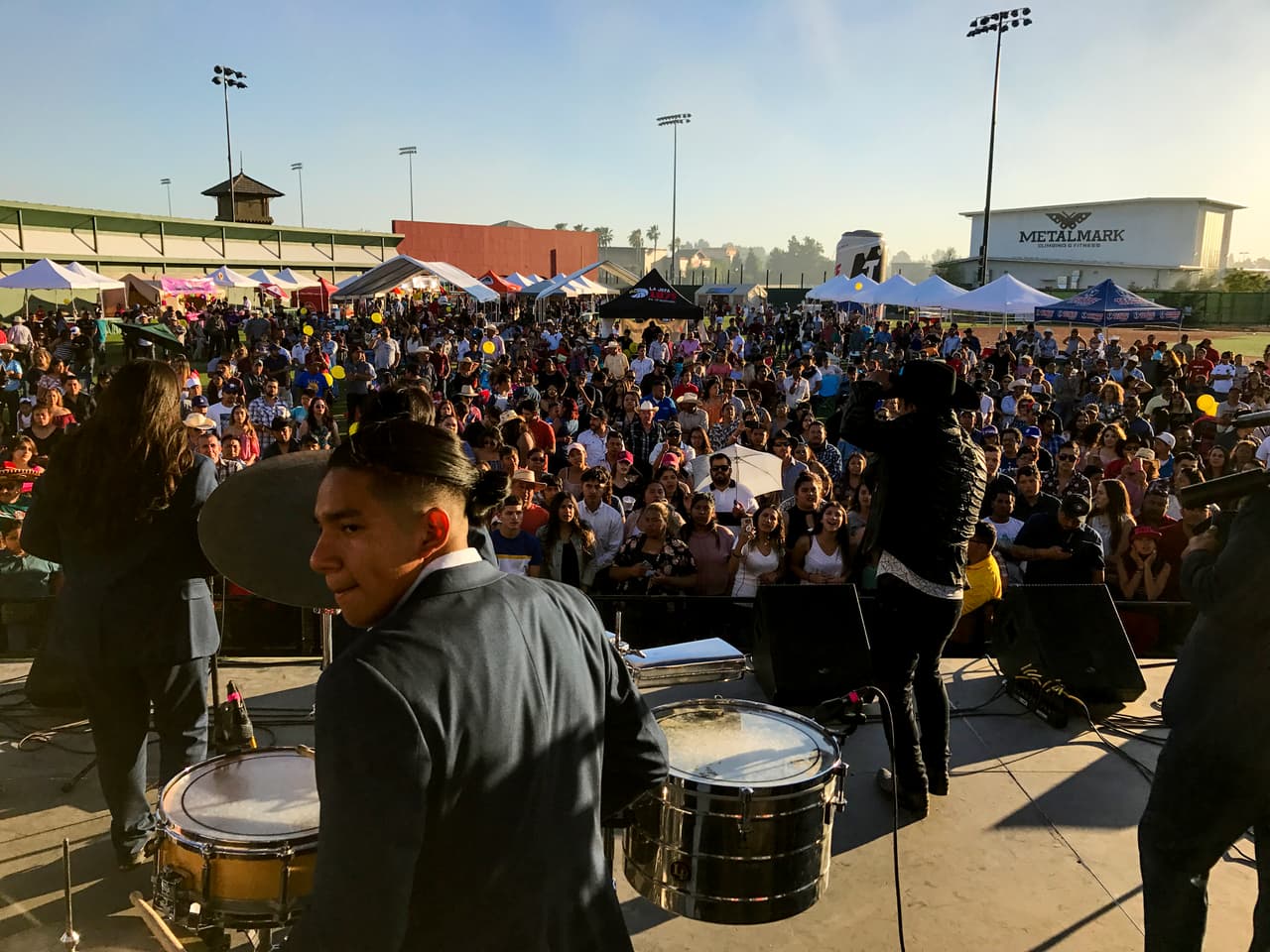 Festival del Cinco de Mayo con la familia Univision Fresno
