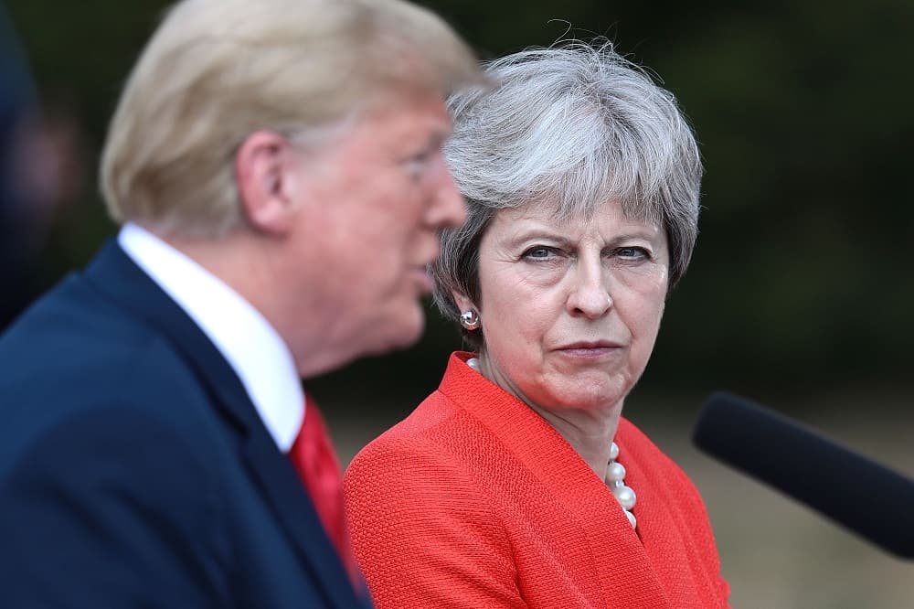 Trump sacude la 'relación especial' con Reino Unido: primero ataca a May y luego dice que eso son "noticias falsas"