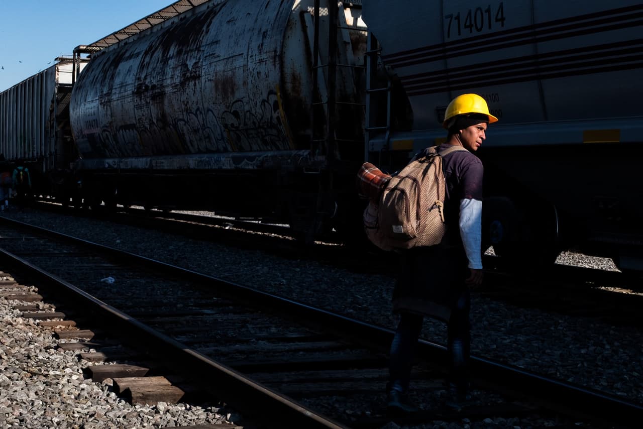 Migrantes centroamericanos llevan protección en su travesía por México como caravana de refugiados. De esta manera, las autoridades mexicanas saben quiénes son y les permiten seguir libremente con su ruta.