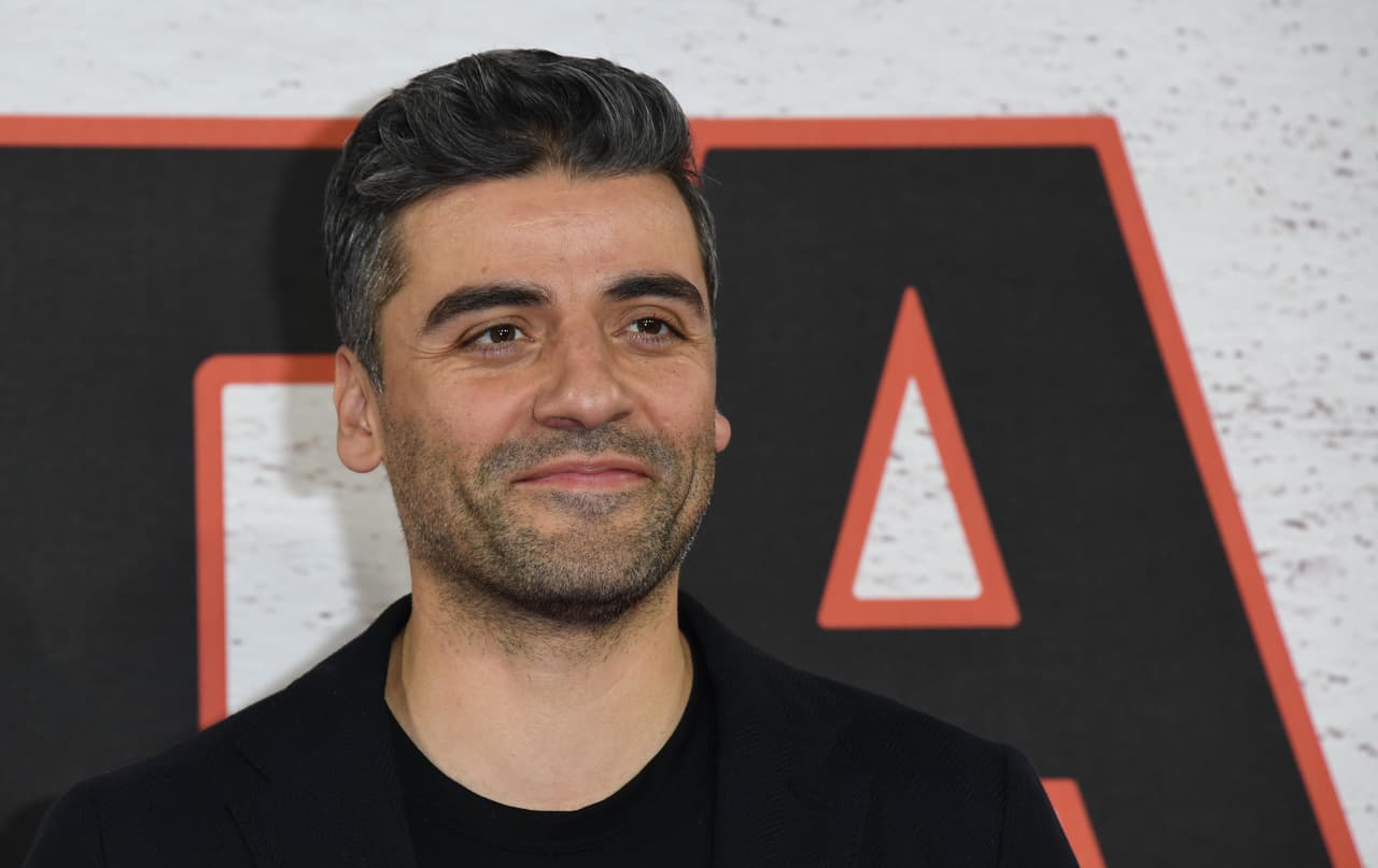 Oscar Isaac: el actor guatemalteco será otro de los latinos en subir al escenario la noche del 4 de marzo y presentar en la gala de los Oscar. Isaac, conocido por interpretar a Poe Dameron en la saga 'Star Wars' y por sus papeles en 'Ex-Machina' y la serie 'Show me a hero' acaba de estrenar su última película, 'Annihilation', un filme de ciencia ficción.