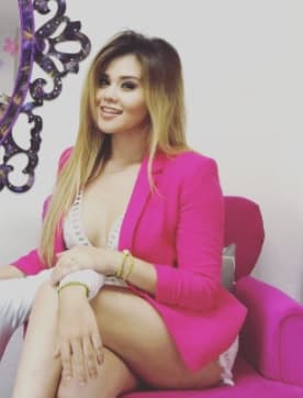 La conductora contó que la argentina 
<a href="https://www.univision.com/shows/despierta-america/alan-tacher-sabe-que-cecilia-galliano-no-ha-tenido-novio-desde-su-hermano-mark-que-fallo-en-esa-relacion-video">le reclamó a su madre</a>, por lo cual tuvo que pedirle ayuda a un alto ejecutivo de la televisora: "Lo que me dio mucha risa fue que ella muy tonta, porque primero metió a mi mamá al camerino y tuvo el cinismo de decirle a mi mamá 'dile a tu hijo que me lo regrese porque él lo tiene'".
<br>