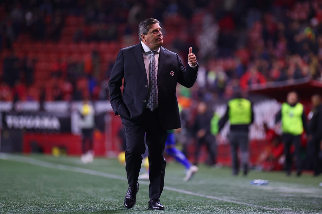 Miguel Herrera podría sustituir a Jorge Bava como técnico de León