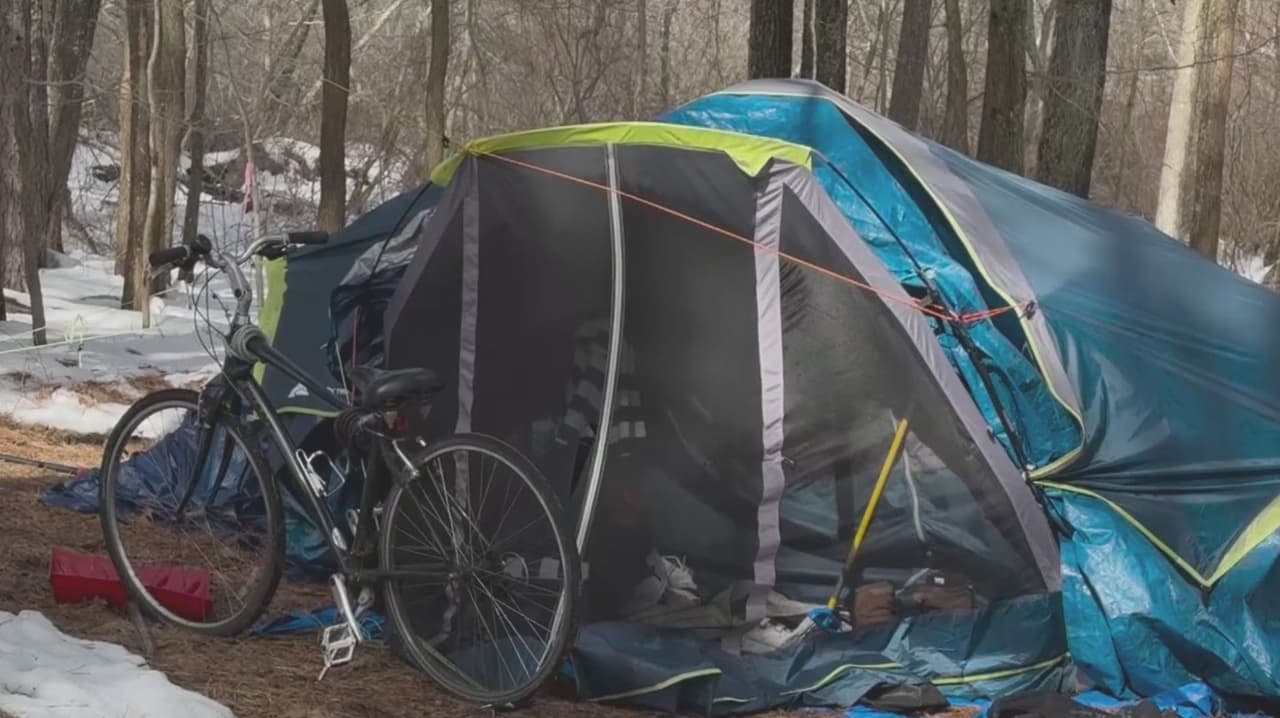 Comunidad de inmigrantes vive en los bosques de Los Hamptons, una de las zonas más lujosas de NY