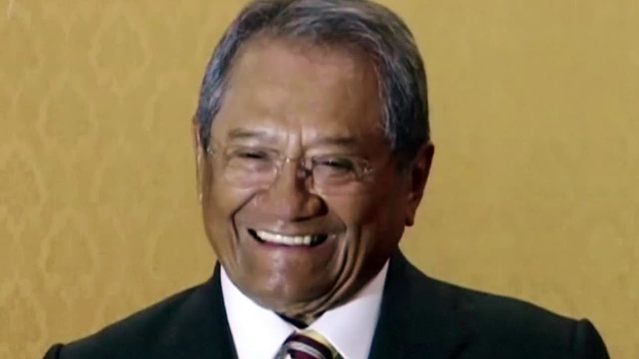 Ahí estuvo acompañado por Carlos Cuevas, Jorge 'El Coque' Muñiz y otros invitados. Según los reportes de prensa e imágenes de aquel día, los presentes portaron cubrebocas y trataron de mantener la sana distancia, aunque en ocasiones algunos estuvieron a menos de la sugerida. 
<br>