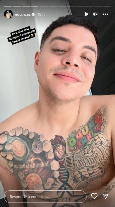 Eduin Caz comparte su logro personal.