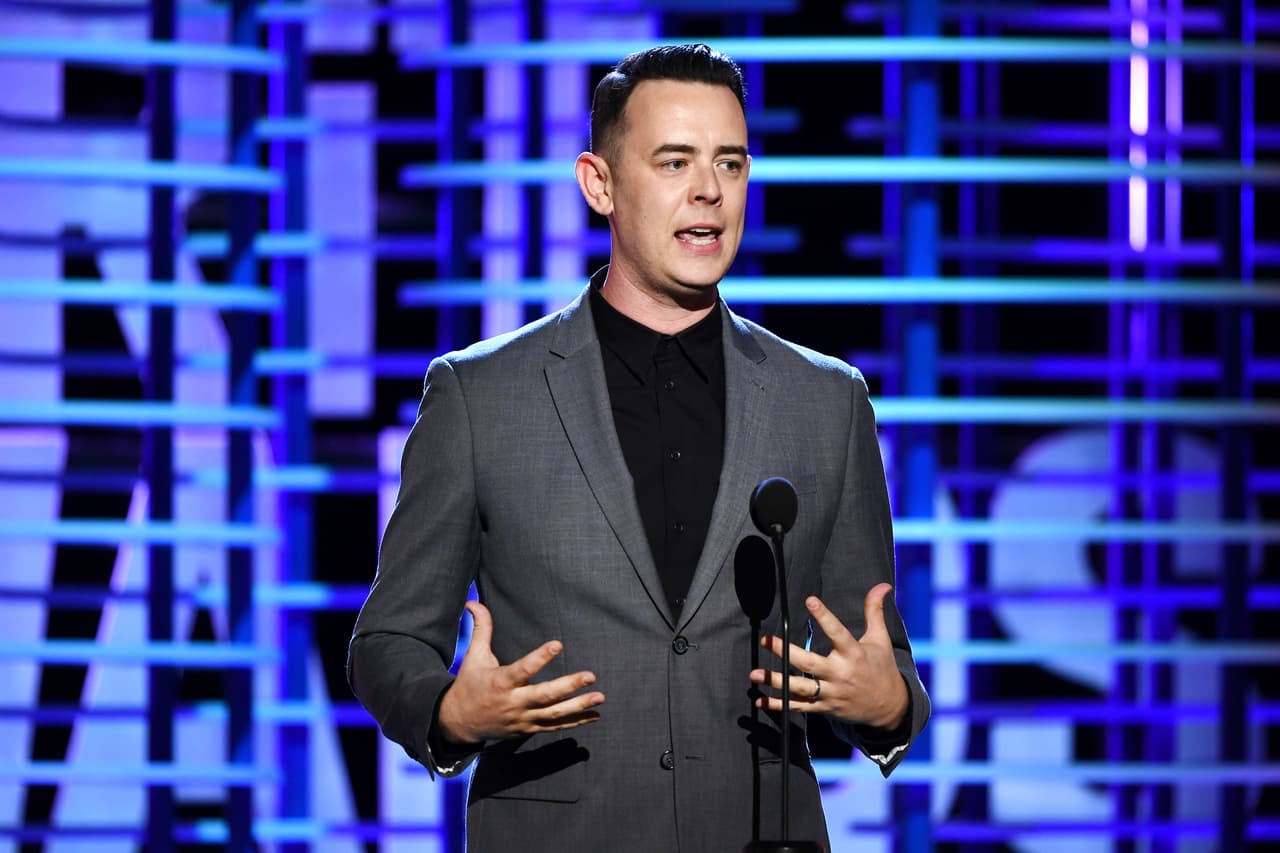 Colin Hanks, hijo del multipremiado actor Tom Hanks, nació en Sacramento el 24 de noviembre de 1977, donde su padre estudiaba teatro.